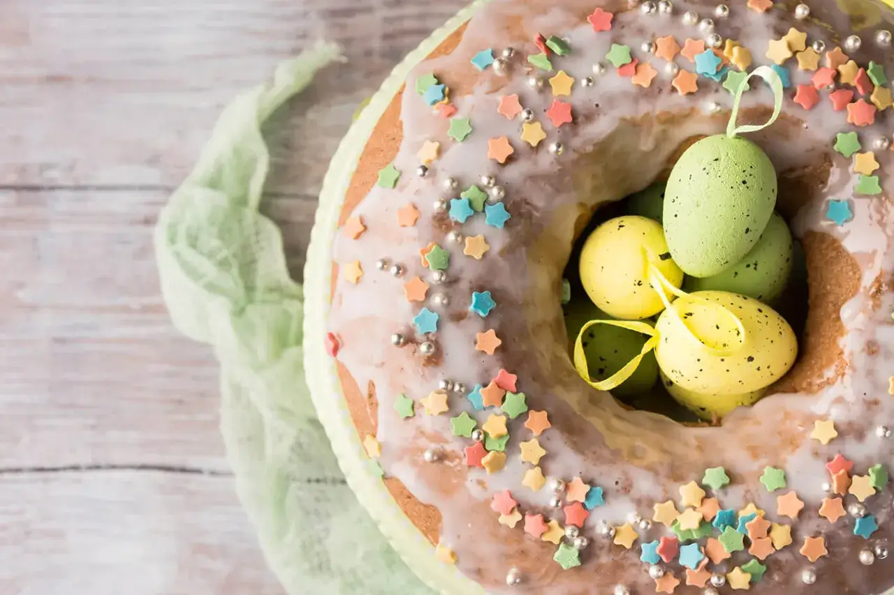 Zdjęcie Kiedy wyjąć babkę z piekarnika, aby uniknąć zakalca i cieszyć się smakiem