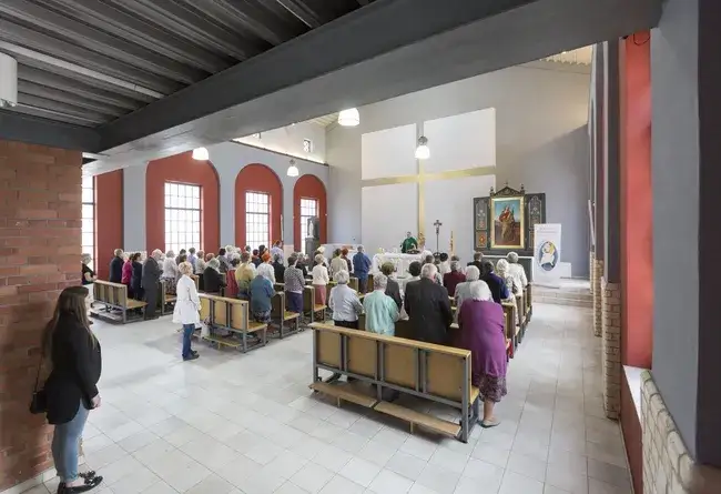 Zdjęcie Czy niechodzenie do kościoła to grzech? Poznaj ważne informacje
