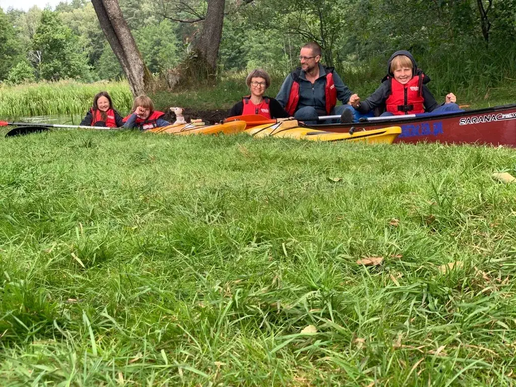 Zdjęcie Spływ kajakowy Bory Tucholskie – najlepsze trasy i wypożyczalnie