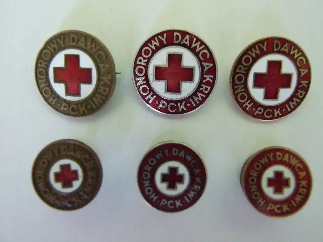 Zdjęcie Wszystkie odznaczenia HDK - poznaj wymagania krwiodawcy do odznak PCK