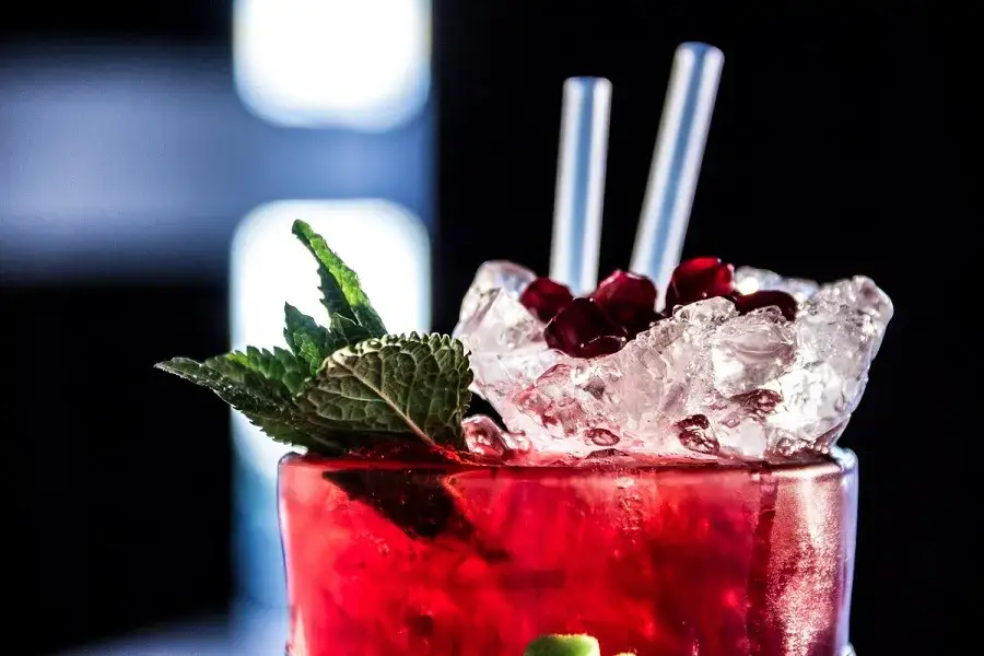 Zdjęcie Najlepsze przepisy na drink z wódki żurawinowej, które musisz spróbować