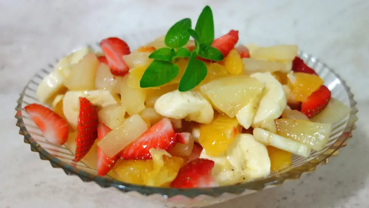 Zdjęcie Jak się robi sałatkę owocową, która zachwyci Twoich gości?