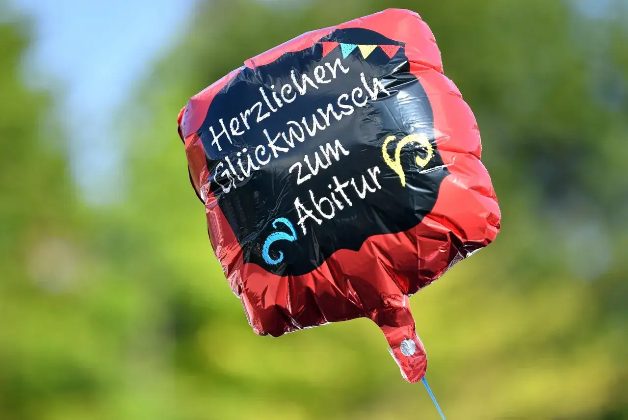 Zdjęcie Originell glückwünsche zum abitur: Kreative Ideen für unvergessliche Gratulationen