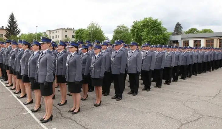 Zdjęcie Jaki stopień ma policjant po studiach? Odkryj, co musisz wiedzieć
