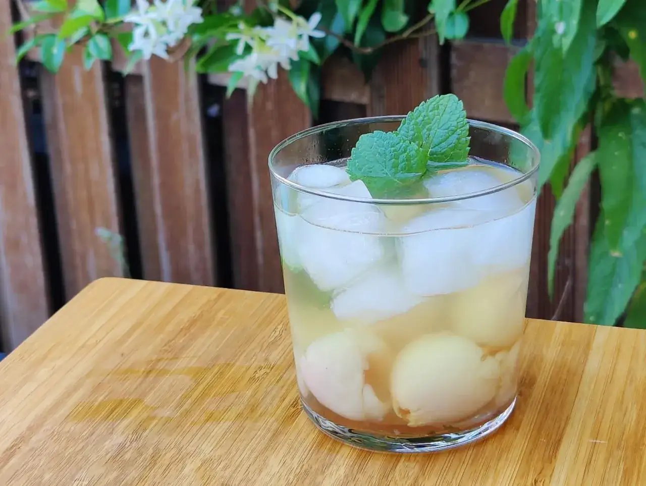 Zdjęcie Pyszne napoje z lychee - przepisy na orzeźwiające drinki