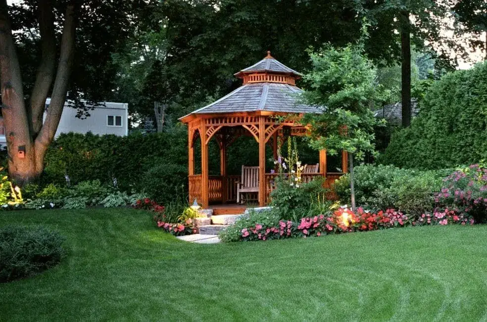 Zdjęcie Jaki fundament pod altankę drewnianą, aby uniknąć problemów z konstrukcją?