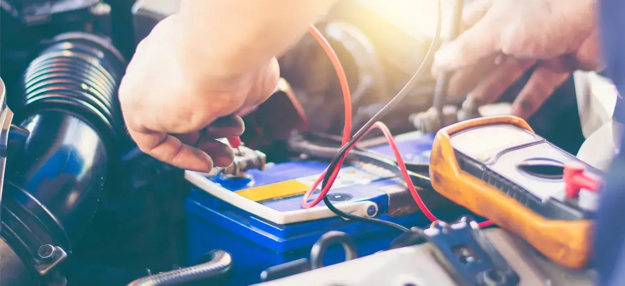 Zdjęcie Jak sprawdzić pojemność akumulatora multimetrem - łatwe metody i porady