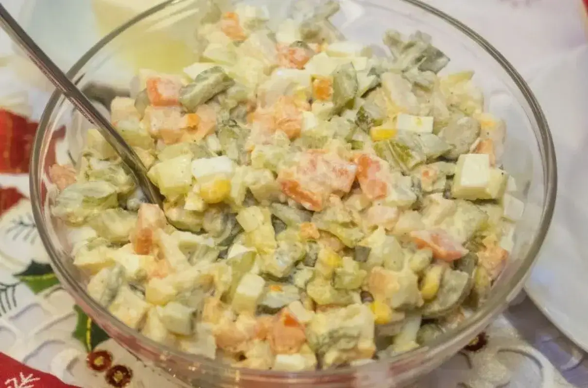 Zdjęcie Jak zawekować sałatkę jarzynową? Uniknij błędów i zachowaj świeżość