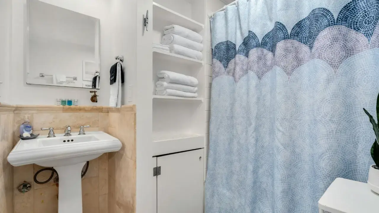 Zdjęcie Cortina de baño ideal: elige, instala y dile adiós al moho