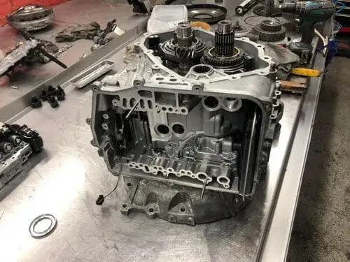 Zdjęcie Ile kosztuje skrzynia biegów? Zaskakujące ceny napraw i regeneracji