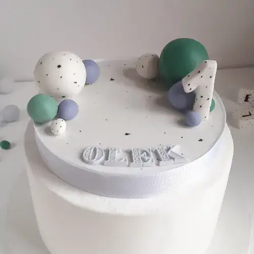 Zdjęcie Jak zrobić kule na tort z masy cukrowej – proste kroki i triki dekoracyjne