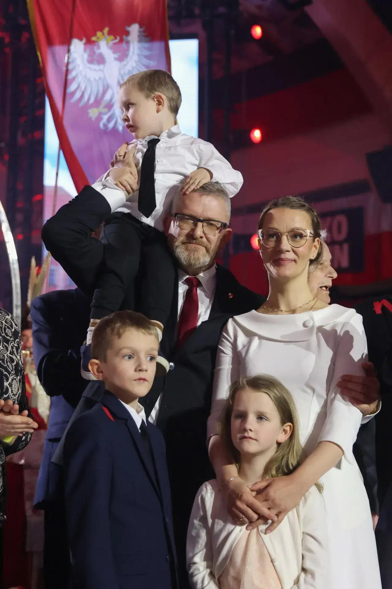 Zdjęcie Czy Grzegorz Braun ma żonę? Odkryj szczegóły jego życia prywatnego