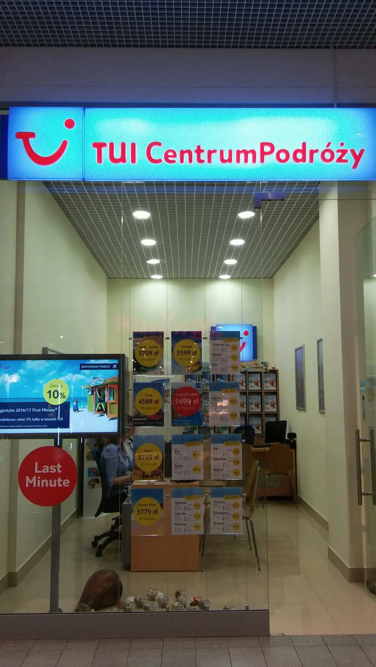 Zdjęcie Czy biuro podróży TUI jest zadłużone? Sprawdź, jak wygląda sytuacja finansowa