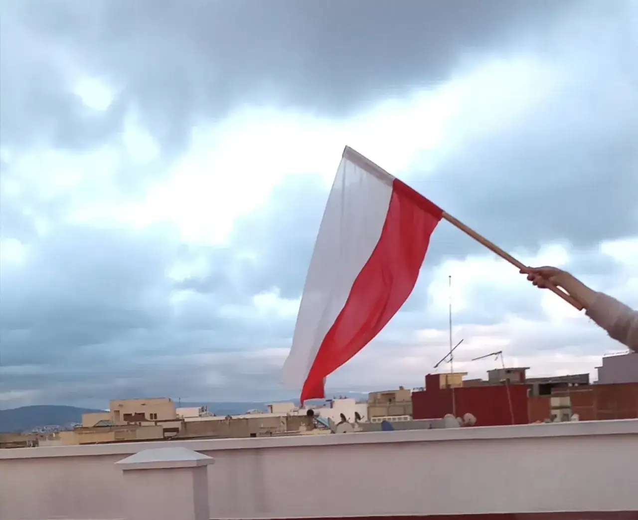 Zdjęcie Barwy ojczyste wiersz – odkryj znaczenie i symbole narodowe Polski