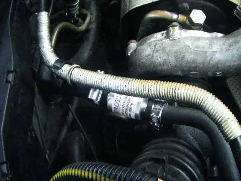 Zdjęcie Prawidłowy montaż zaworu zwrotnego paliwa: 3 najlepsze lokalizacje