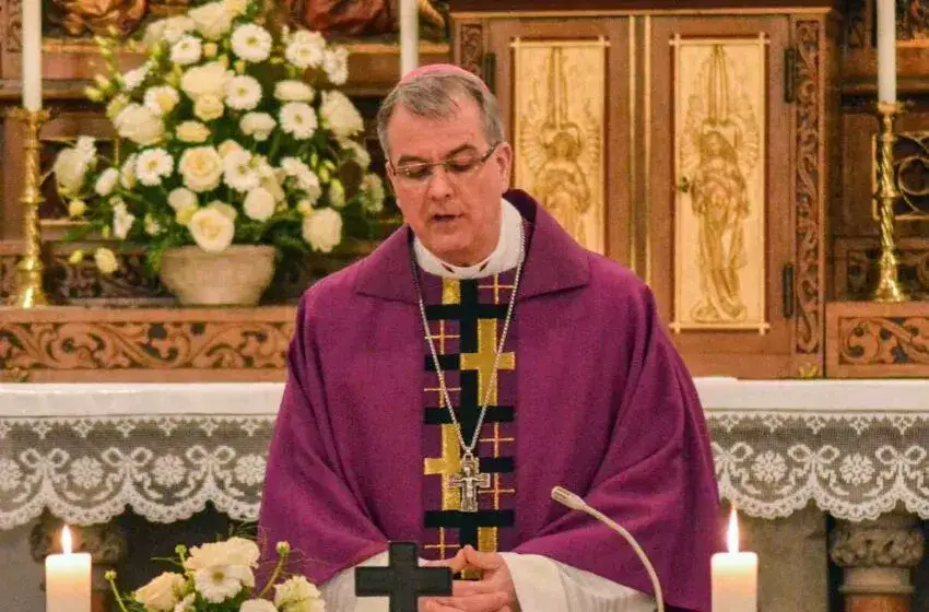 Zdjęcie Jak podziękować księdzu odchodzącemu z parafii? Wzory i porady na szczere podziękowania