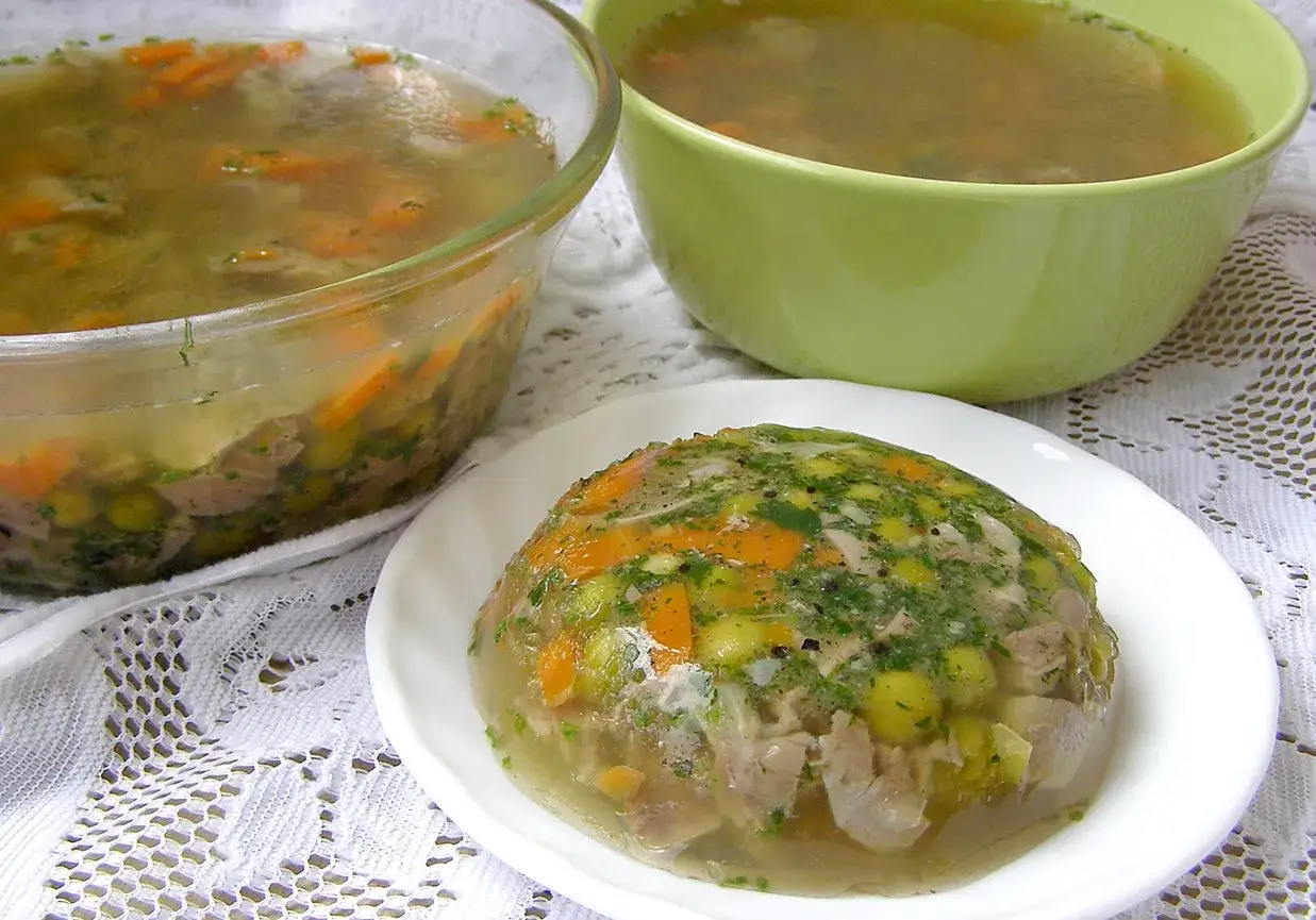 Zdjęcie Galaretka z żołądków drobiowych - prosty przepis na smaczną przekąskę