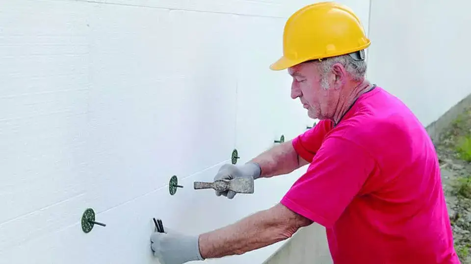 Zdjęcie Ile kołków na styropian? Odpowiednia liczba, aby uniknąć problemów