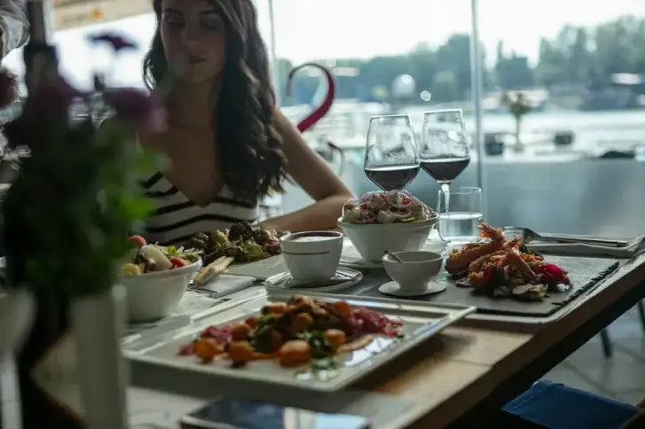 Zdjęcie Mikołajki gdzie zjeść: najlepsze restauracje na każdą kieszeń