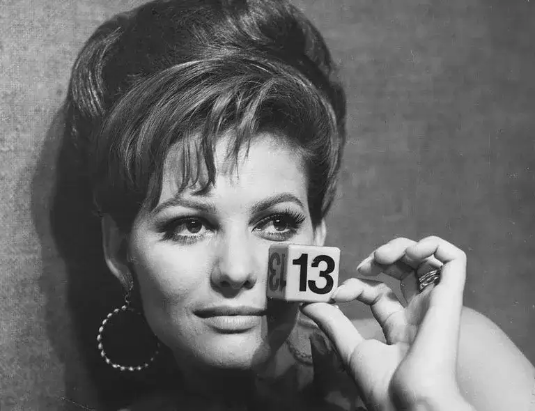 Zdjęcie Jak obliczyć numerologię imienia i nazwiska i odkryć swoją przyszłość