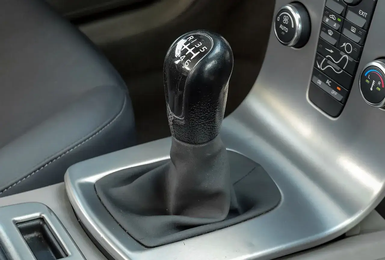 Zdjęcie Czy wymiana oleju w skrzyni biegów pomaga w uniknięciu kosztownych napraw?