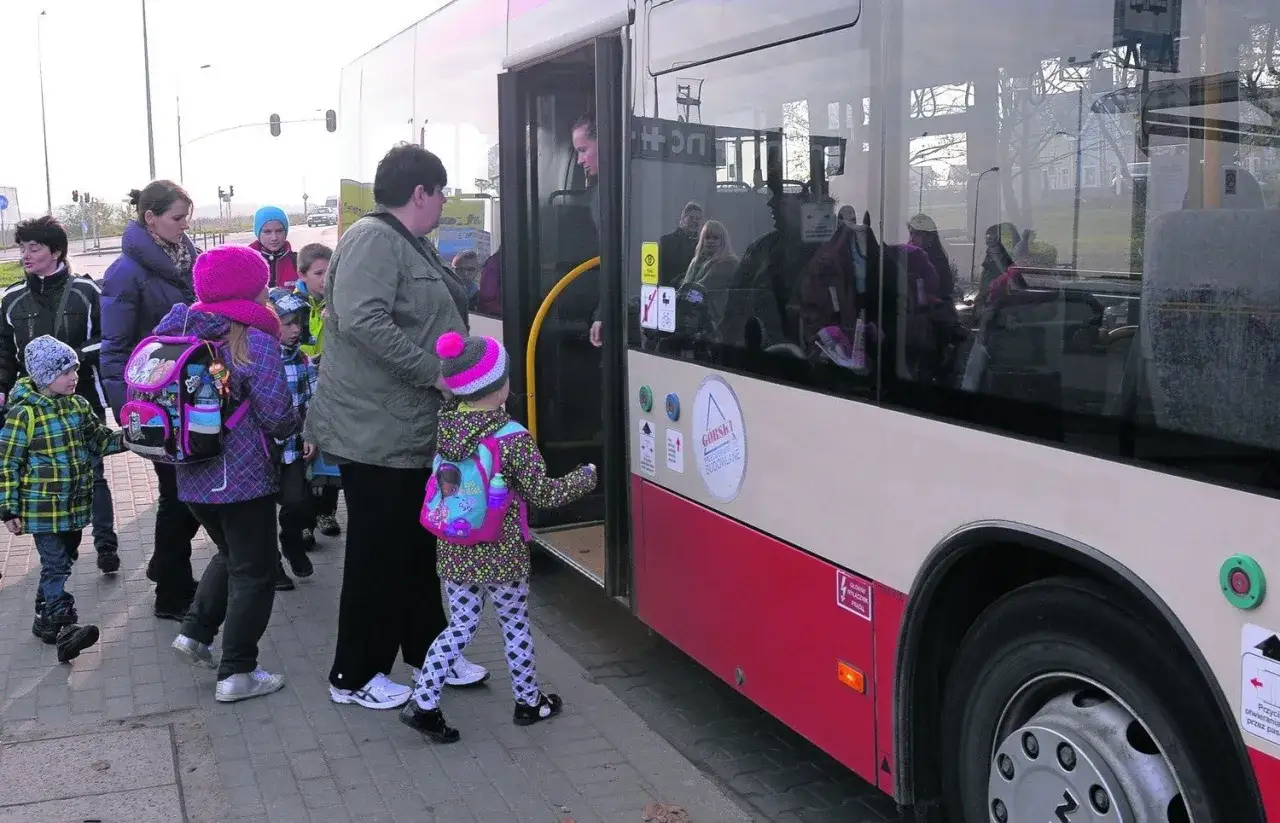 Zdjęcie Henryszew - gdzie zatrzymuje się autobus? Sprawdź przystanki i trasy