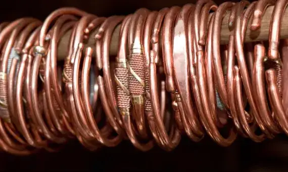 Zdjęcie Miedziana bransoletka co leczy: odkryj jej niezwykłe właściwości zdrowotne