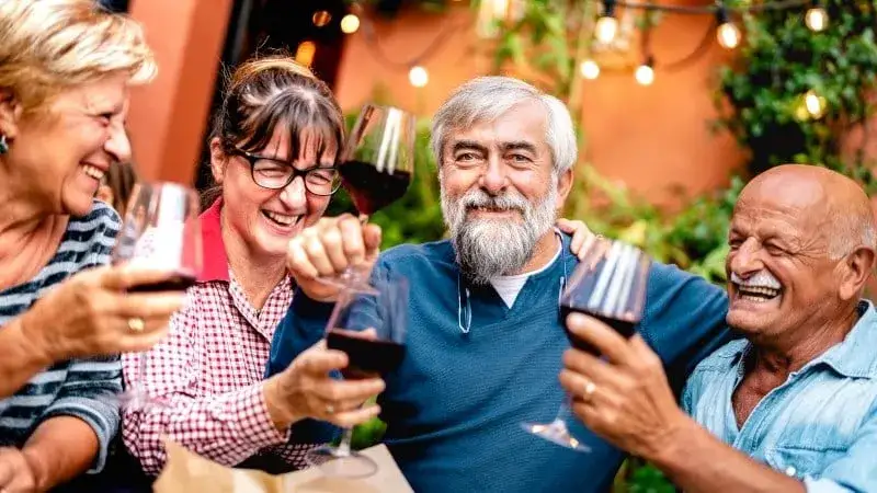 Zdjęcie Czy przy stomii można pić alkohol - kompletny poradnik dla pacjentów