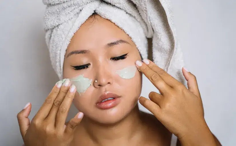 Zdjęcie Jak stosować kwas hialuronowy w domu, aby uzyskać nawilżoną skórę