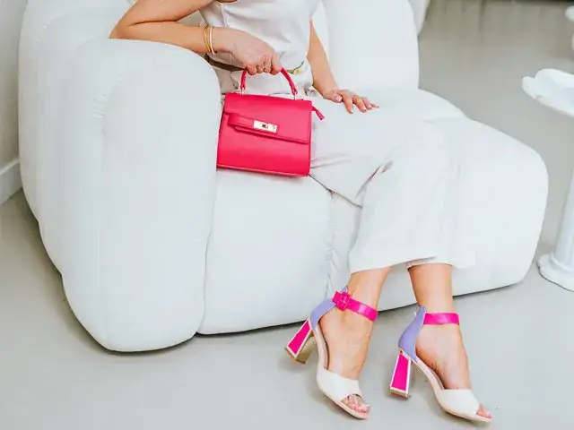 Zdjęcie Jakie buty do letniego kombinezonu? Stylistka zdradza triki!