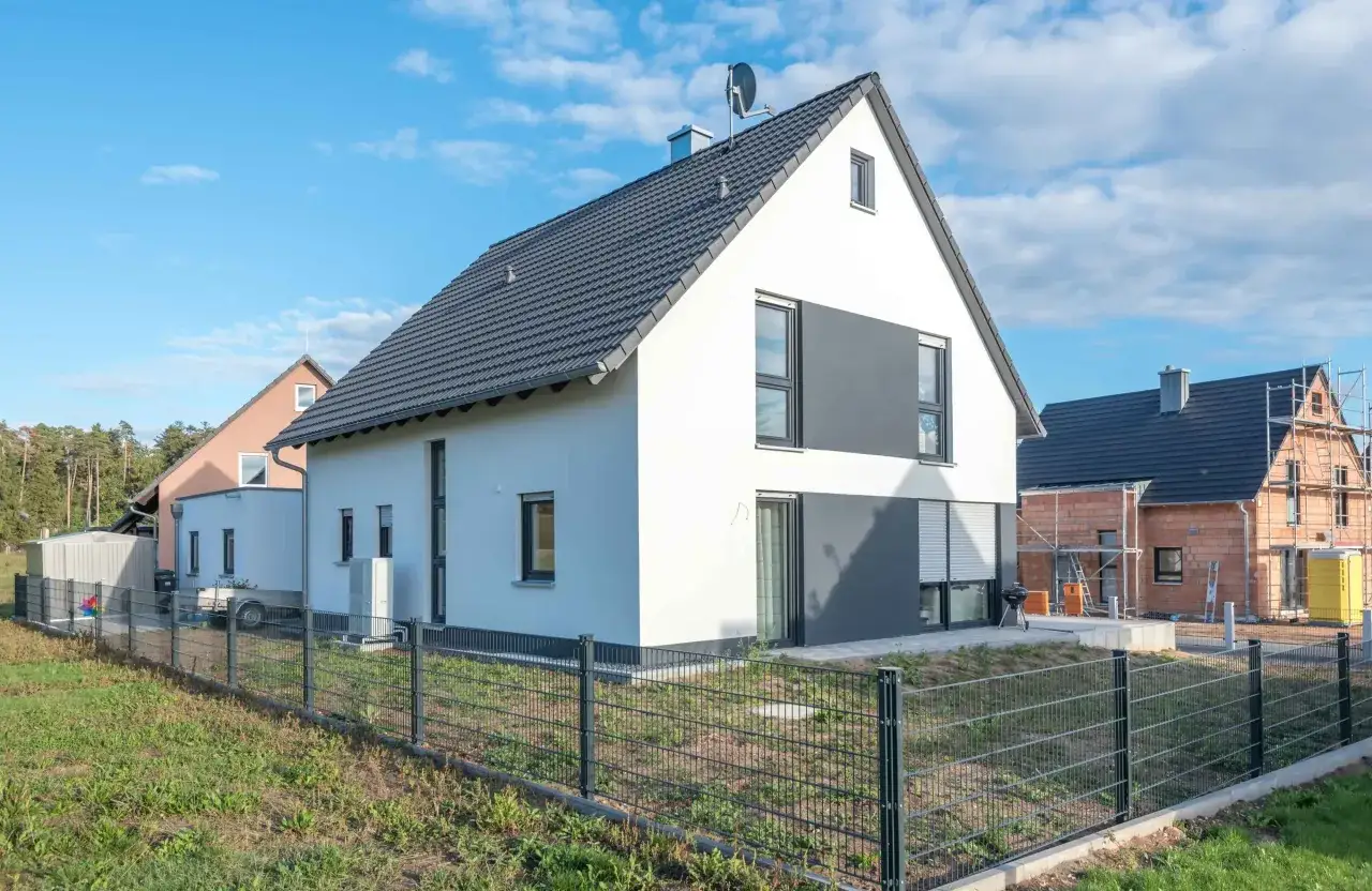 Zdjęcie Dach płaski czy dwuspadowy: co wybrać, aby uniknąć problemów?