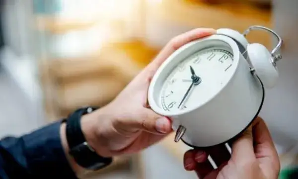 Zdjęcie Co to jest chwila i ile dokładnie trwa - poznaj precyzyjną definicję czasu