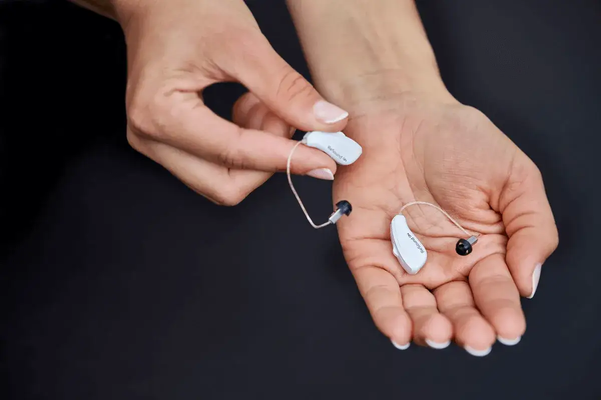 Zdjęcie Ile kosztuje aparat słuchowy NFZ? Poznaj dofinansowanie i ceny