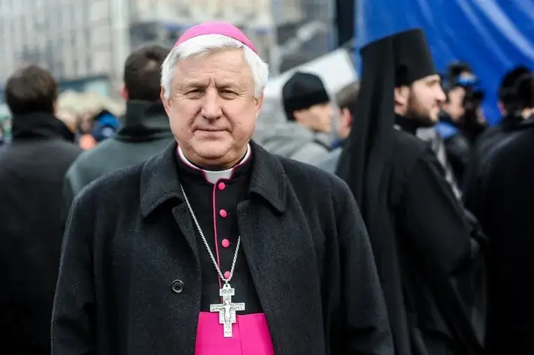 Zdjęcie Jak wygląda biskup? Charakterystyczne stroje i insygnia biskupie wyjaśnione