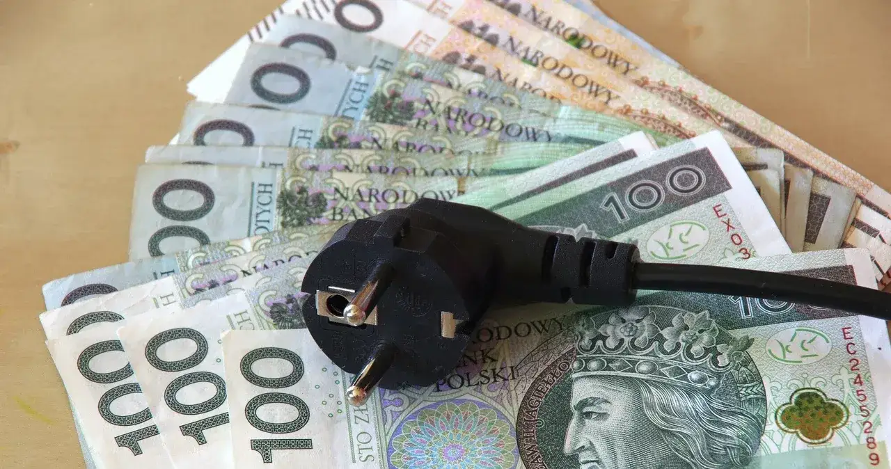 Zdjęcie Ile prądu pobiera telewizor 32 cale? Sprawdź, jak zaoszczędzić energię