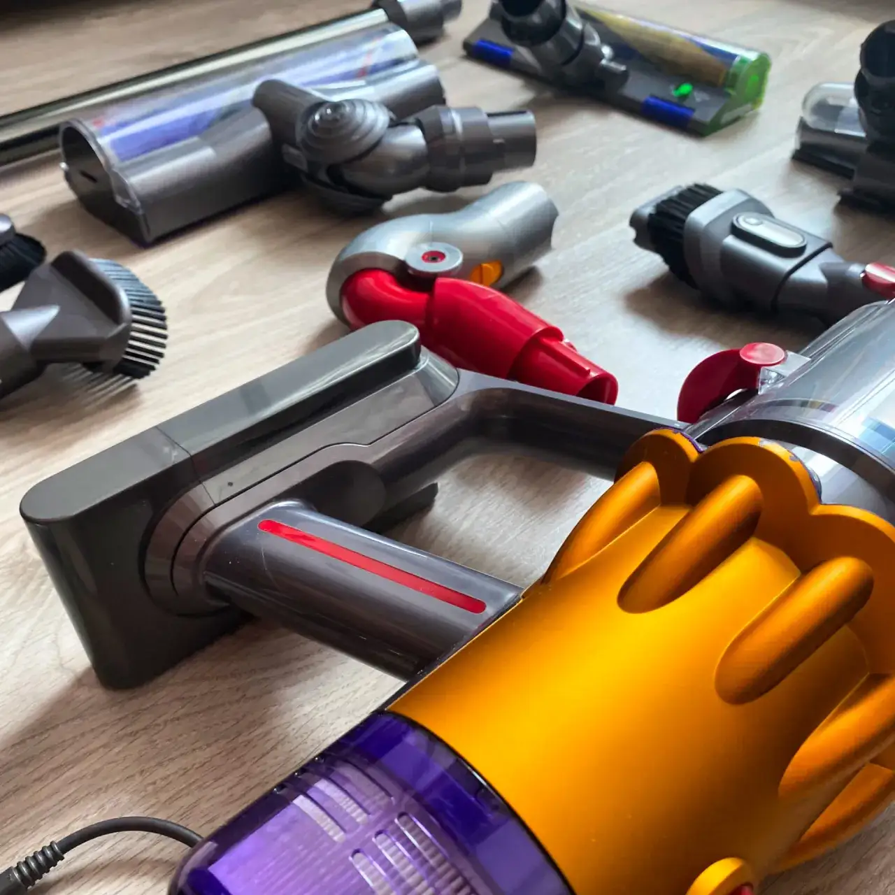 Zdjęcie Czym różni się dyson v12 od v15? Kluczowe różnice, które musisz znać