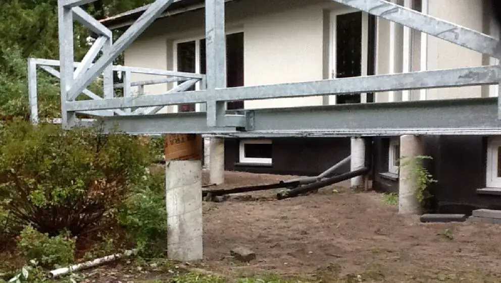 Zdjęcie Jak zbudować taras na filarach betonowych: krok po kroku