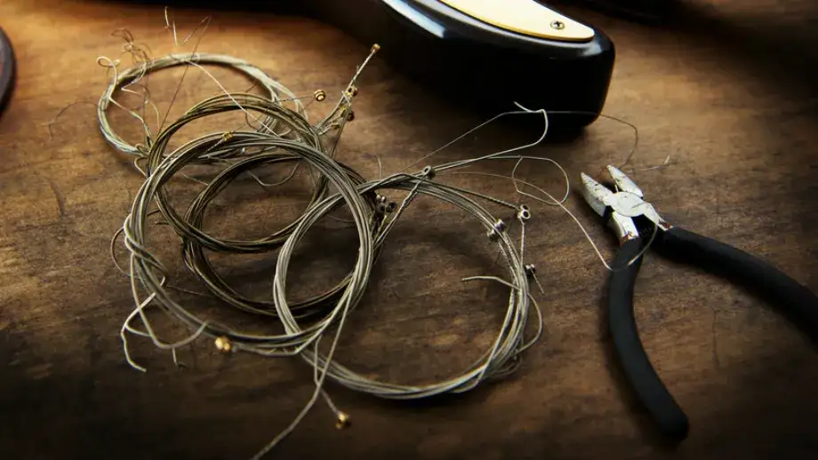 Zdjęcie Jak założyć struny do gitary elektrycznej bez zbędnych problemów