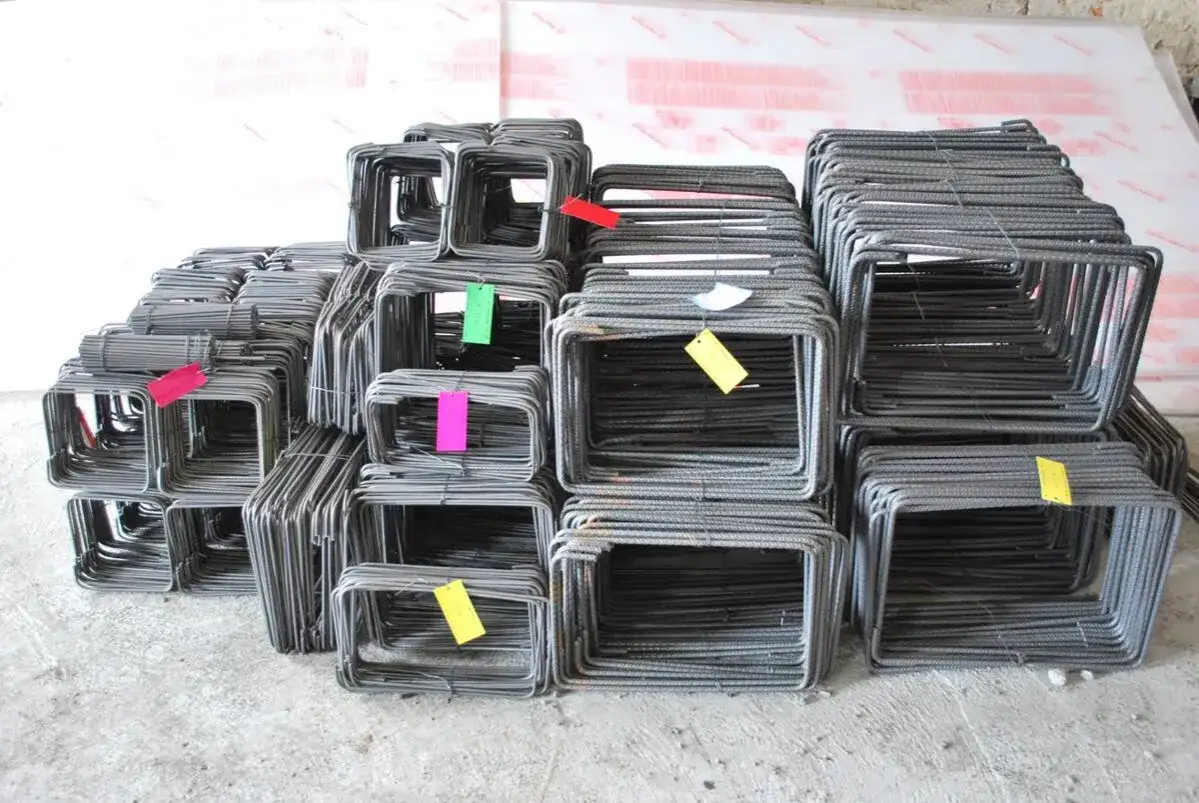 Zdjęcie Strzemiona do zbrojenia: kluczowe elementy stabilnej konstrukcji