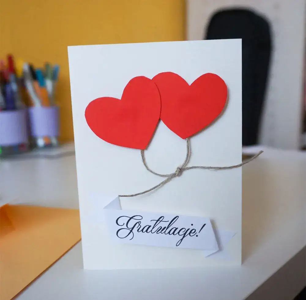 Zdjęcie Jak zrobić kartkę na rocznicę ślubu – proste pomysły i inspiracje