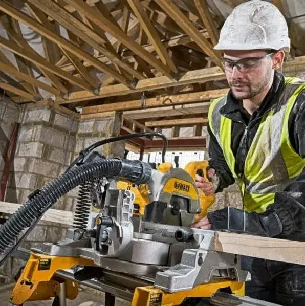 Zdjęcie Pilarka stołowa czy ukośnica - która lepsza do Twojego projektu?