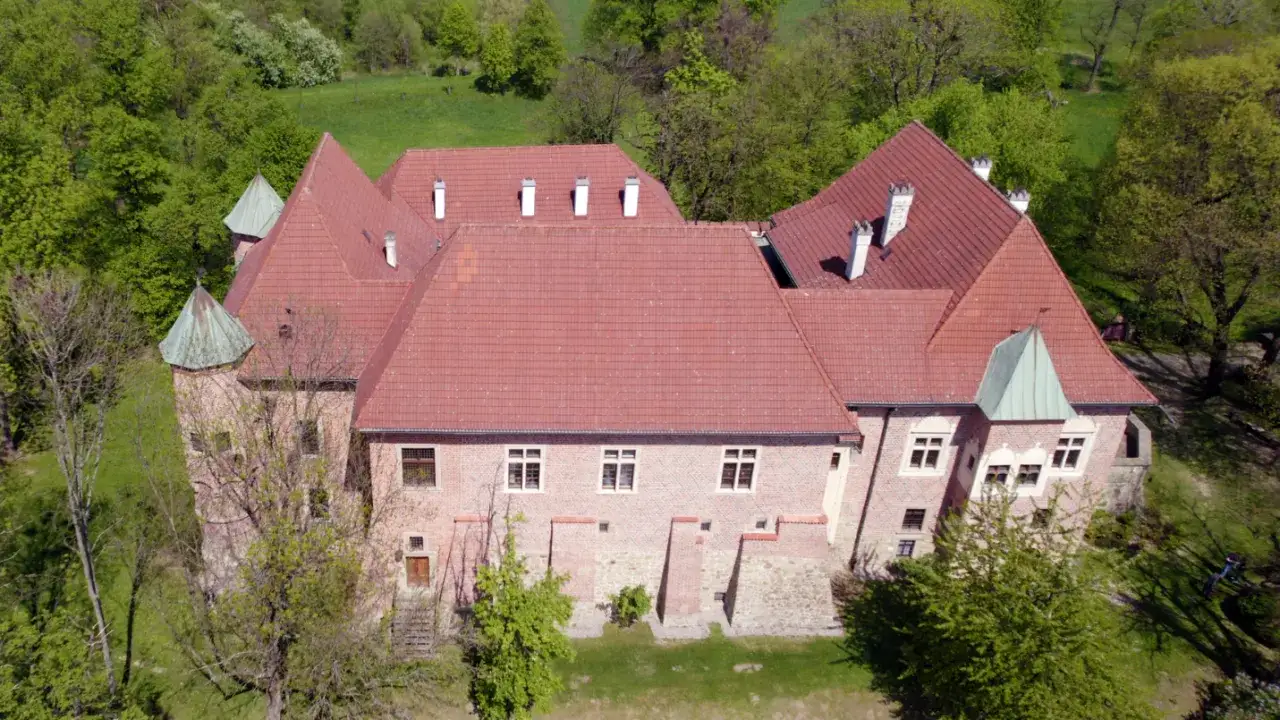 Zdjęcie Cennik zamku w Dębnie – poznaj ceny biletów i godziny otwarcia