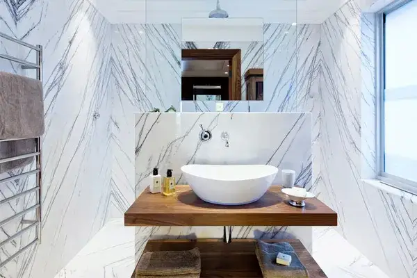 Zdjęcie Co to jest glazura? Kluczowe informacje o właściwościach i zastosowaniach