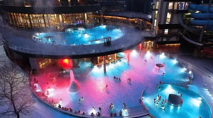 Zdjęcie Ile ludzi odwiedza Termy Bania? Poznaj zaskakujące liczby i statystyki