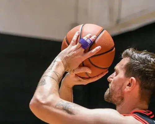 Zdjęcie Jakie ciśnienie w piłce do kosza jest idealne? Unikaj błędów i popraw grę!