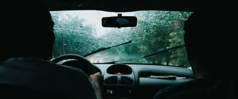 Zdjęcie Czy podczas burzy jest bezpiecznie w aucie? Oto, co musisz wiedzieć