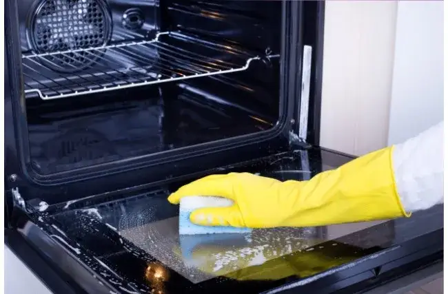 Zdjęcie Jak wyczyścić piekarnik parą i uniknąć trudnych zabrudzeń