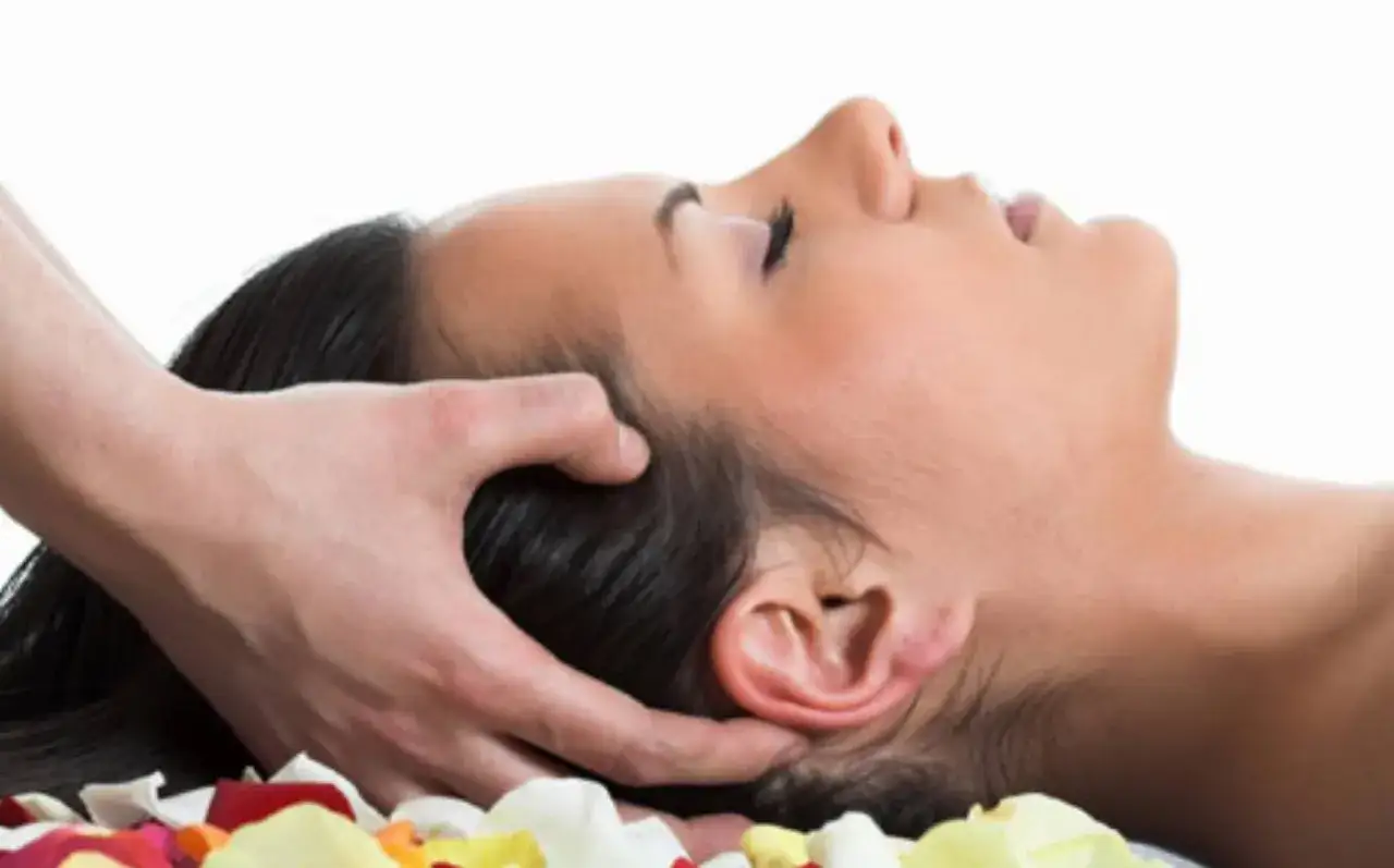 Zdjęcie Co daje peeling skóry głowy? Korzyści, które zmienią pielęgnację włosów