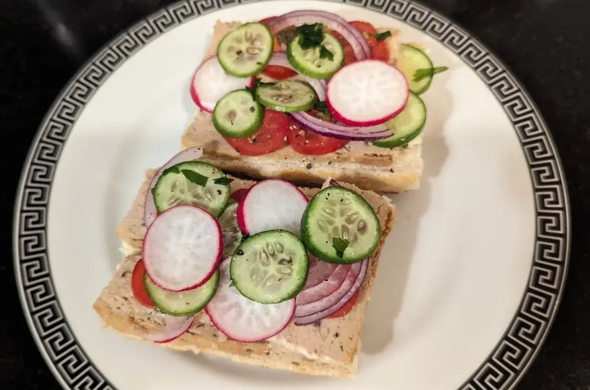 Zdjęcie Kanapki z pasztetem: 5 pomysłów na domowe śniadanie. Szybko i pysznie