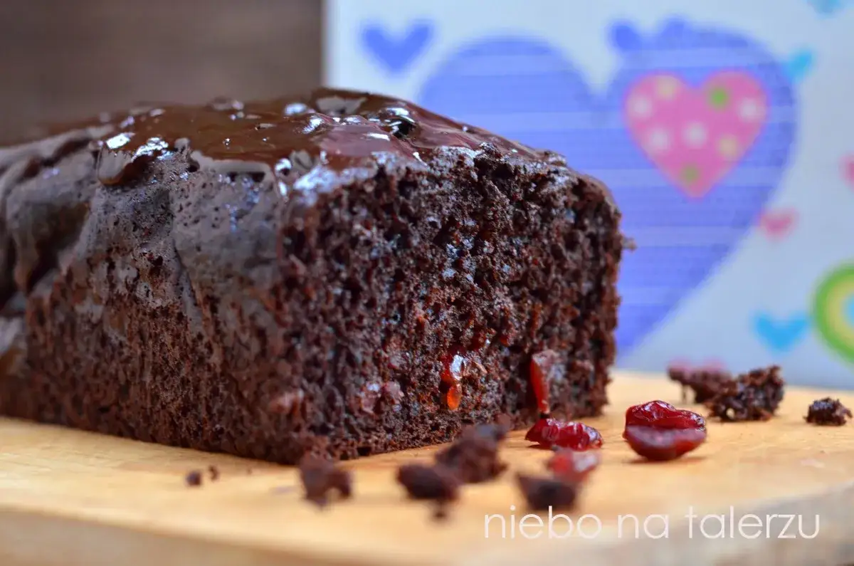 Zdjęcie Przepis na ciasto bananowe na herbatnikach – łatwy deser bez pieczenia